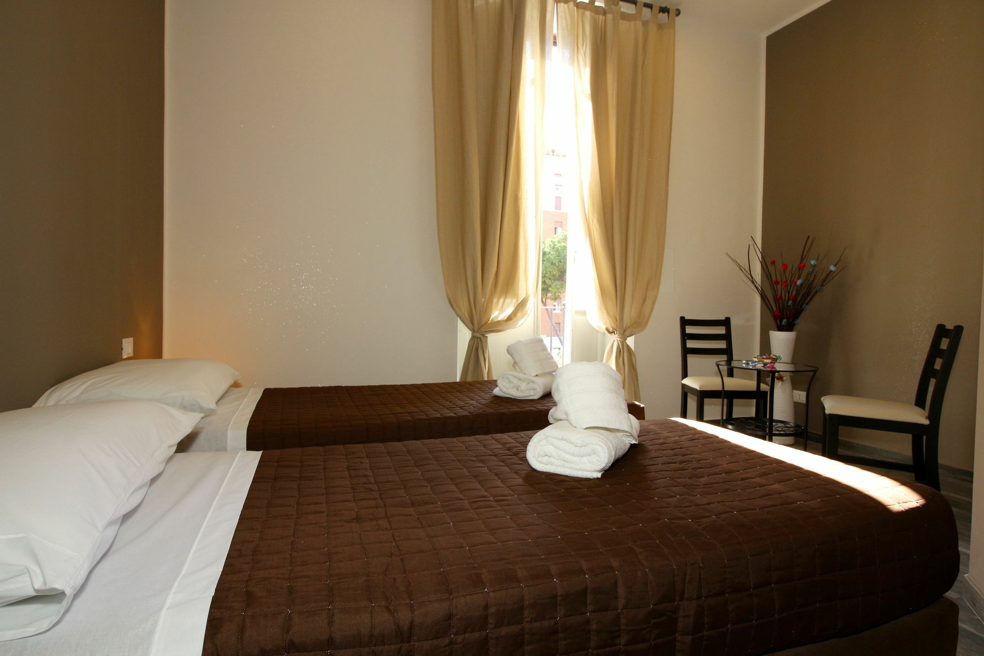 Mi.Ro Rooms โรม ภายนอก รูปภาพ